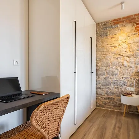 Lucio Apartament *