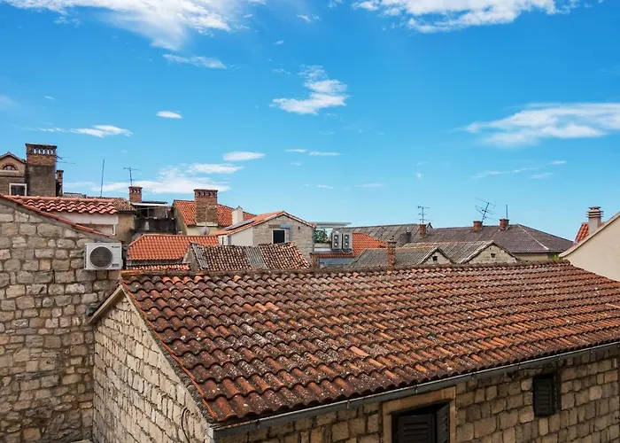 Lucio Apartment Split